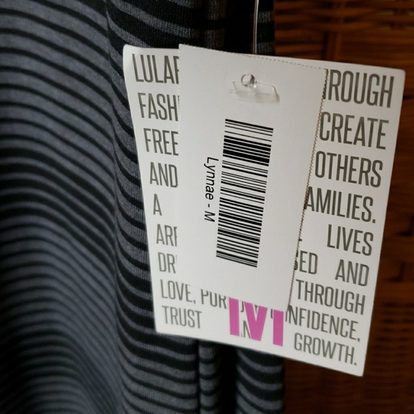 New LulaRoe Lynnae Top Size Medium - Picture 3 of 3